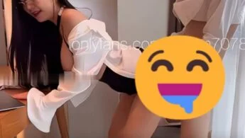 Aman vừa địt vừa nghe điện thoại làm việc